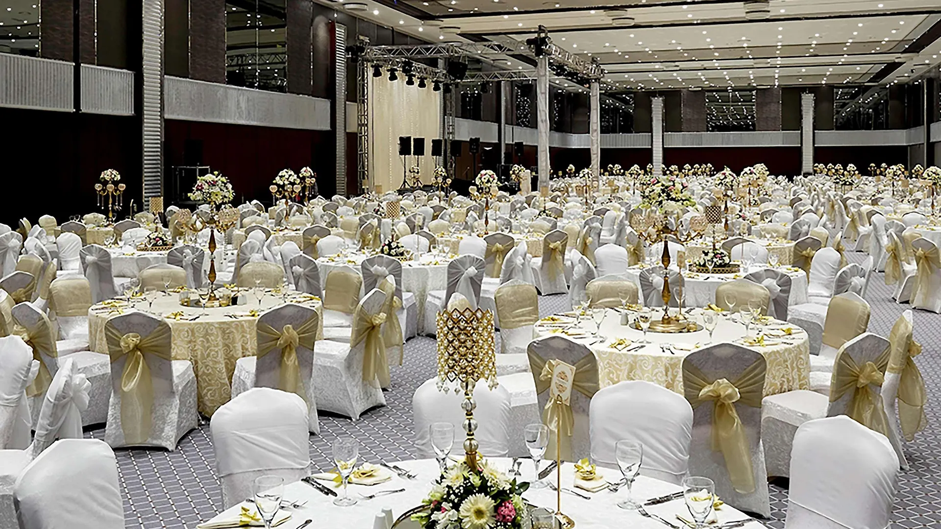 Pullman Istanbul Hotel & Convention Center 5*,