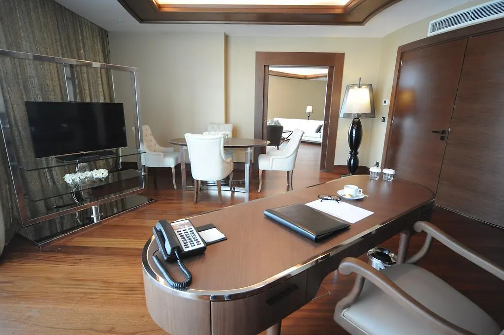 Pullman Istanbul Hotel & Convention Center 5*,